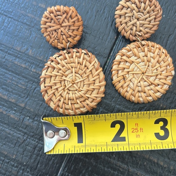 🎈4 LISTINGS FOR $20! Woven Natural Rattan Circle Drop Tan Earrings - Picture 3 of 4